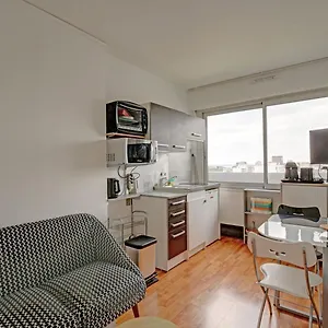 Pour 4 Pers Proche Des Buttes Chaumont , Paris Frankreich